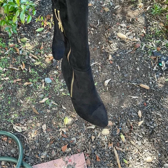 Thigh high black suede boots - Picture 11 of 12